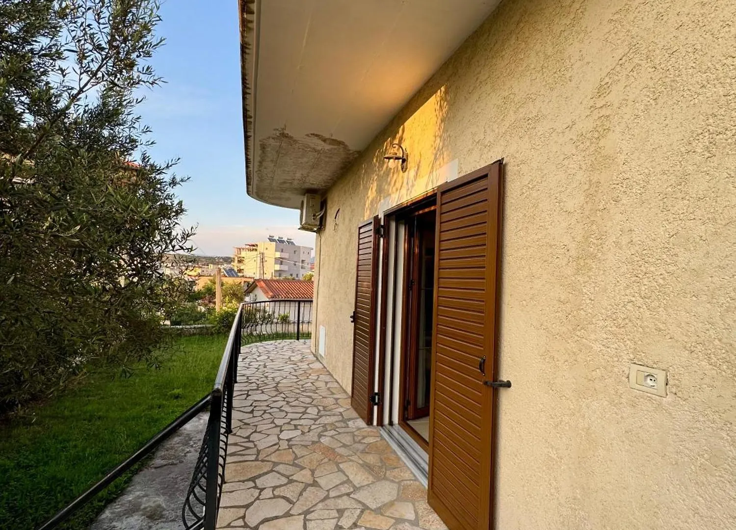 Villa Solari Εξαμίλιο 0*,